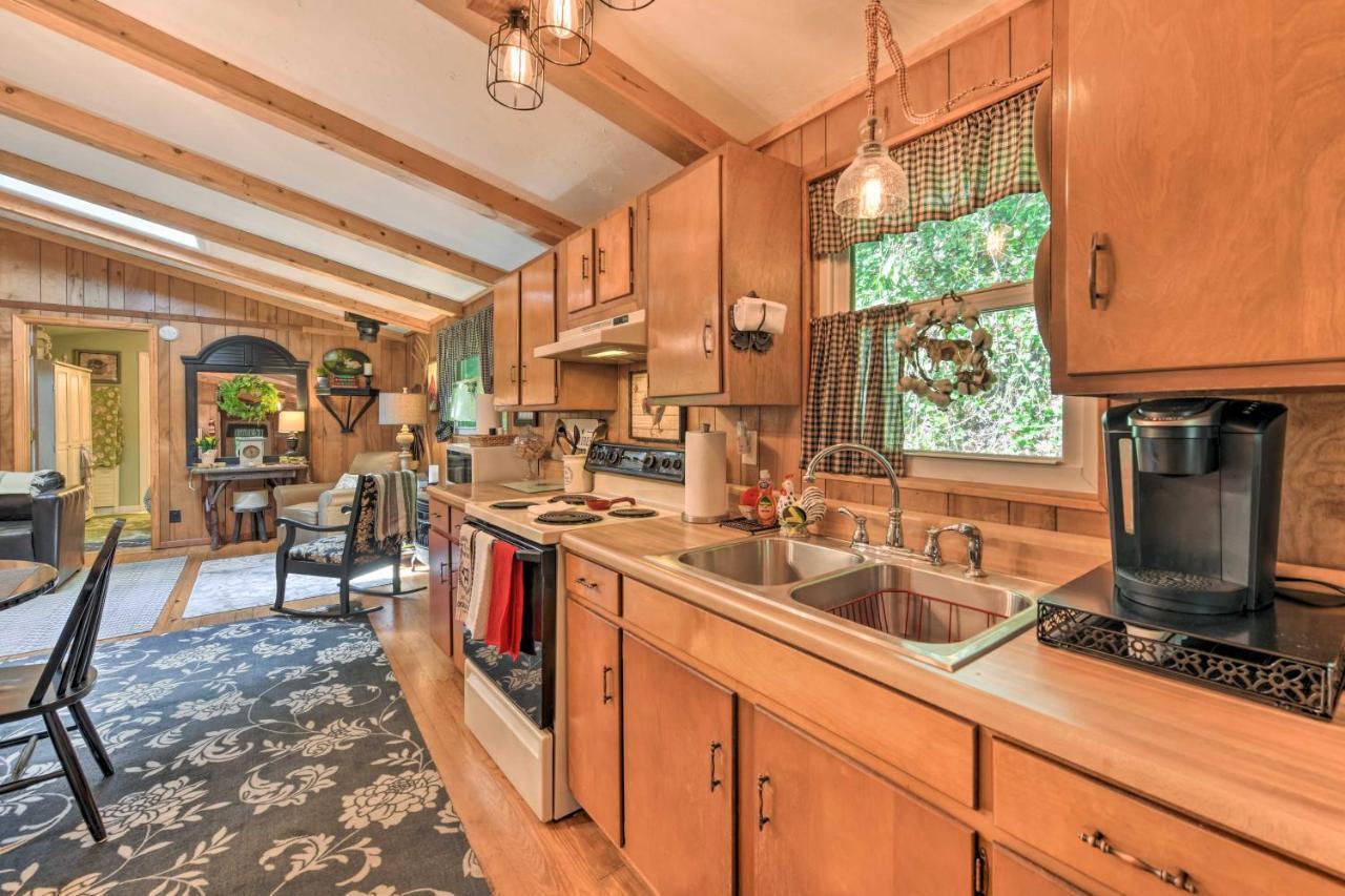Tranquil Creekside Cottage With Deck And Lanai Franklin Zewnętrze zdjęcie