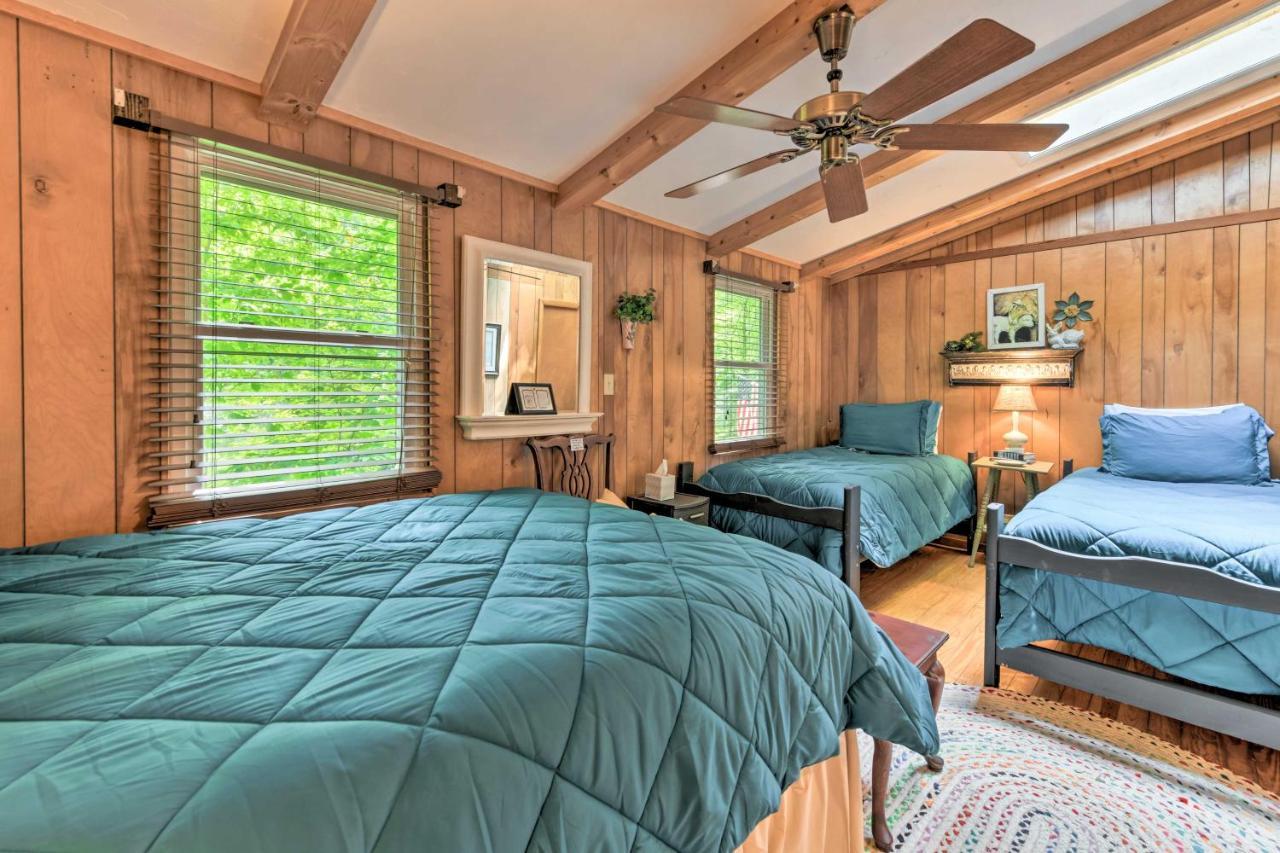 Tranquil Creekside Cottage With Deck And Lanai Franklin Zewnętrze zdjęcie